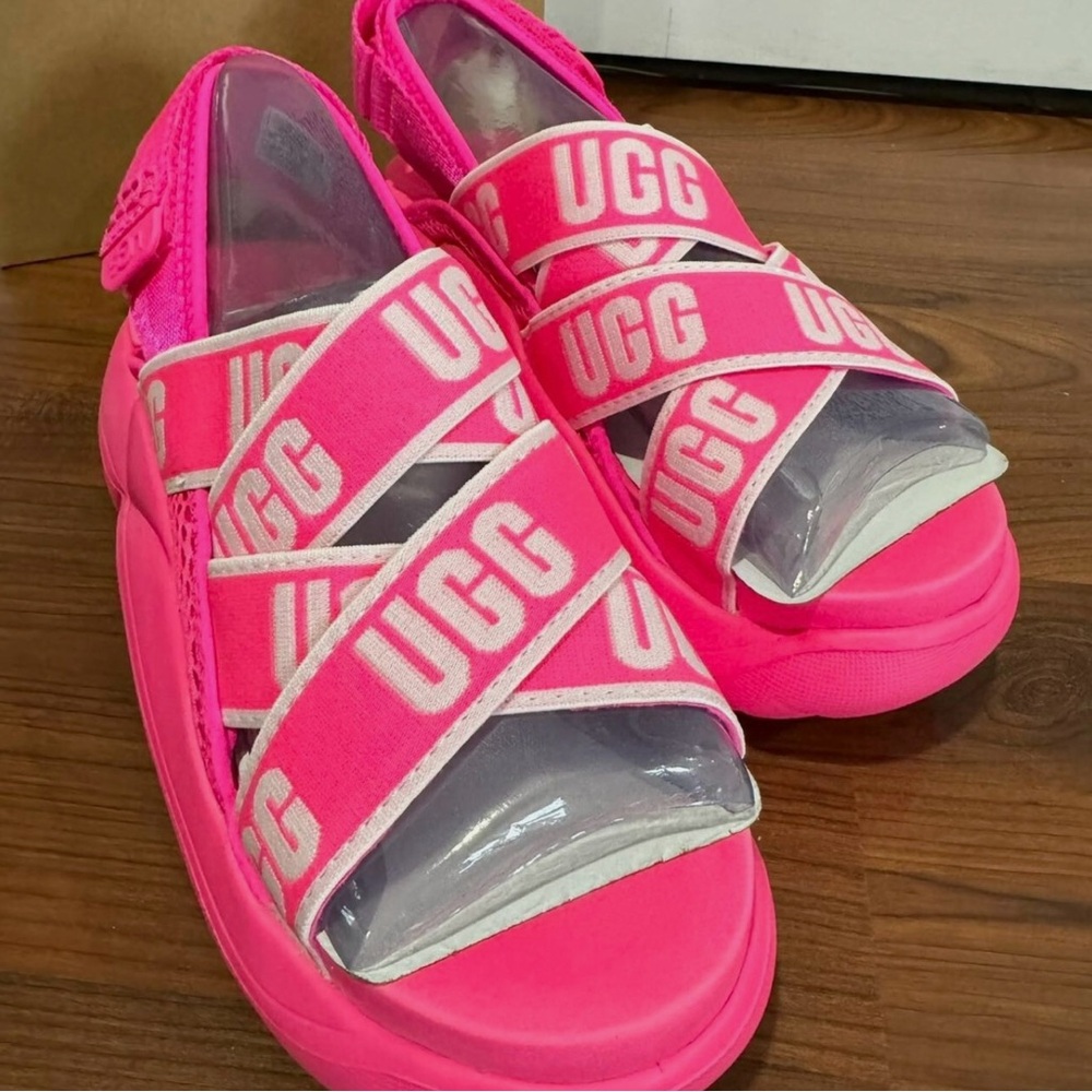 NEW! UGG Cloud Sandals 🌸 - Picture 5 of 16